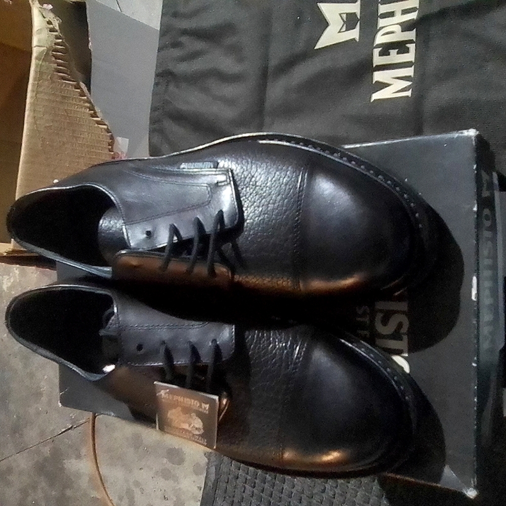 BN in Box Shoes Med
